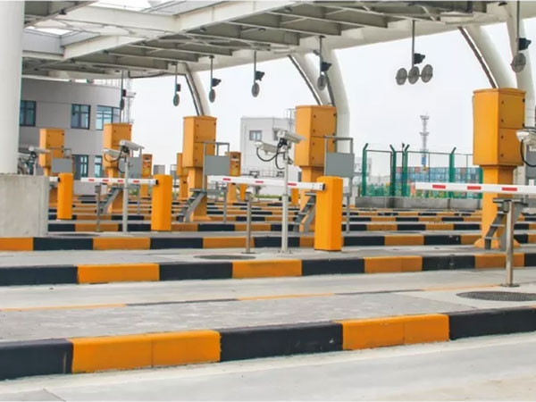 車(chē)牌識(shí)別道閘案例